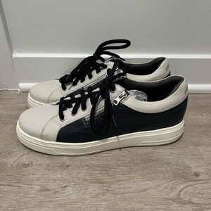 Gernie 26’s low zip size 11 genuine leather